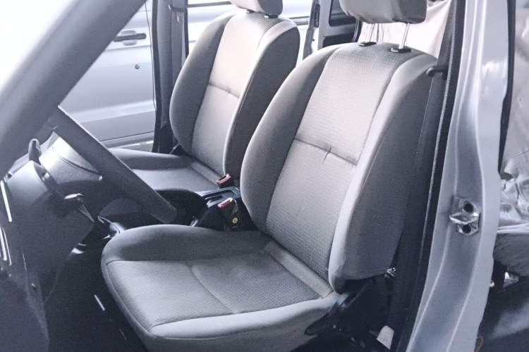 Used Jinbei Hiace X30 2023 1.5L Super-Comfortable Passenger Van 5/6/7-Seater Non-Air-Conditioned Version Model SWC15M Left Front Seat