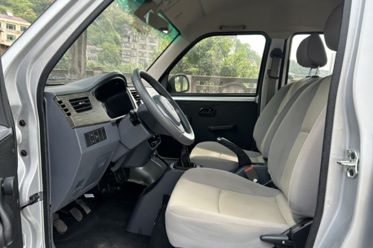 Used Jinbei Hiace X30 2023 1.5L Super-Comfortable Passenger Van 5/6/7-Seater Non-Air-Conditioned Version Model SWC15M Left Front Seat