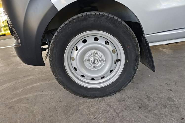 Used Jinbei Hiace X30 2023 1.5L Super-Enjoyment Van 2/5 Seats Non-Air-Conditioned Version SWC15M Left Front Wheel Hub
