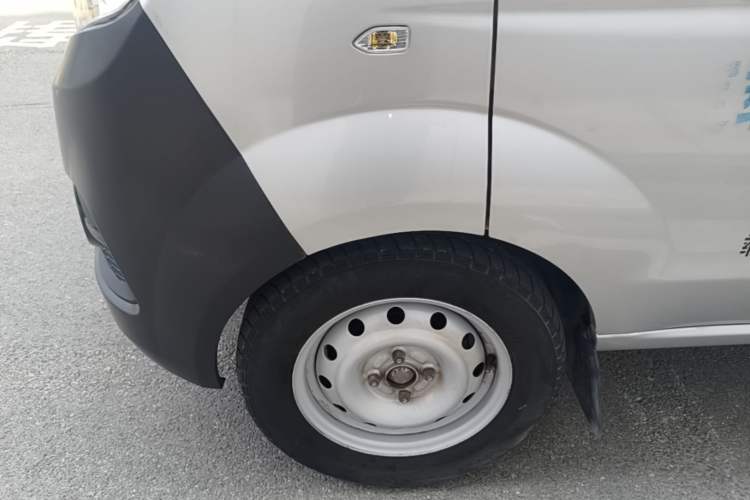 Used Jinbei Hiace X30 2023 1.5L Super-Enjoyment Van 2/5 Seats Non-Air-Conditioned Version SWC15M Left Front Wheel Hub