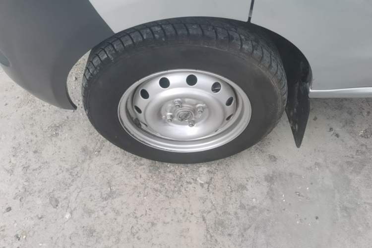 Used Jinbei Hiace X30 2023 1.5L Super-Enjoyment Van 2/5 Seats Non-Air-Conditioned Version SWC15M Left Front Wheel Hub
