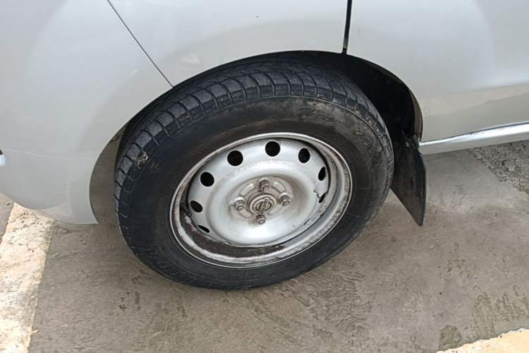 Used Jinbei Hiace X30 2023 1.5L Super-Enjoyment Van 2/5 Seats Non-Air-Conditioned Version SWC15M Left Front Wheel Hub