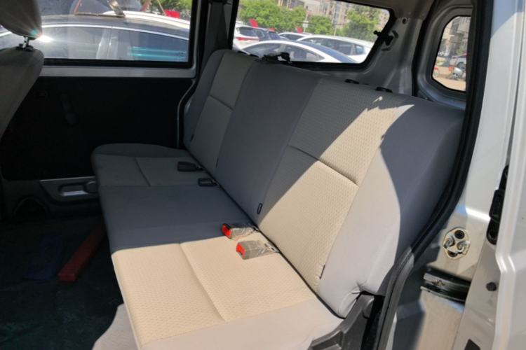 Used Jinbei Hiace X30 2023 1.5L Super-Comfortable Passenger Van 5/6/7-Seater Non-Air-Conditioned Version Model SWC15M Left Rear Seat