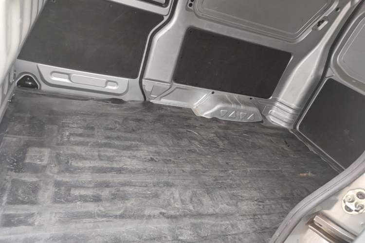 Used Jinbei Hiace X30 2023 1.5L Super-Enjoyment Van 2/5 Seats Non-Air-Conditioned Version SWC15M Left Rear Seat