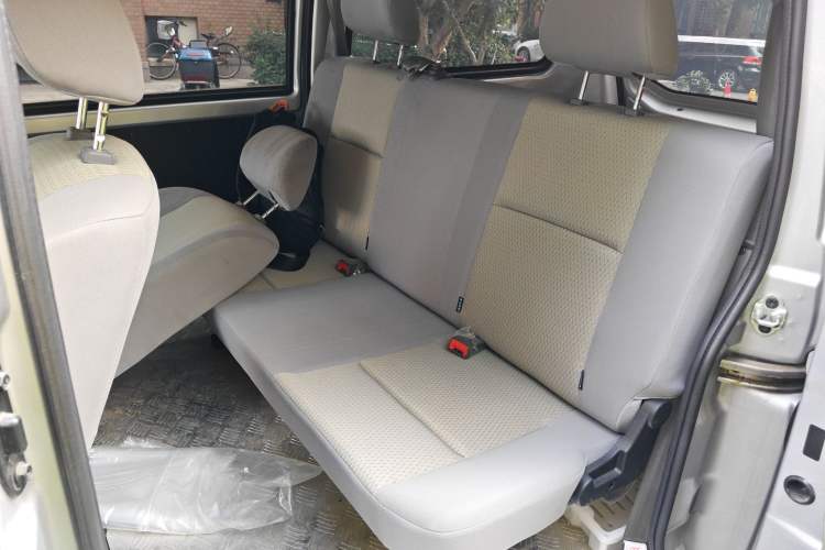 Used Jinbei Hiace X30 2023 1.5L Super-Comfortable Passenger Van 5/6/7-Seater Non-Air-Conditioned Version Model SWC15M Left Rear Seat