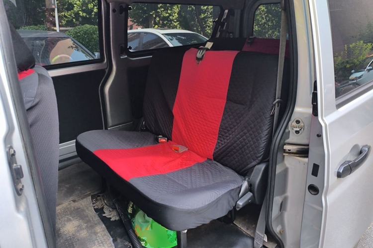 Used Jinbei Hiace X30 2023 1.5L Super-Comfortable Passenger Van 5/6/7-Seater Non-Air-Conditioned Version Model SWC15M Left Rear Seat