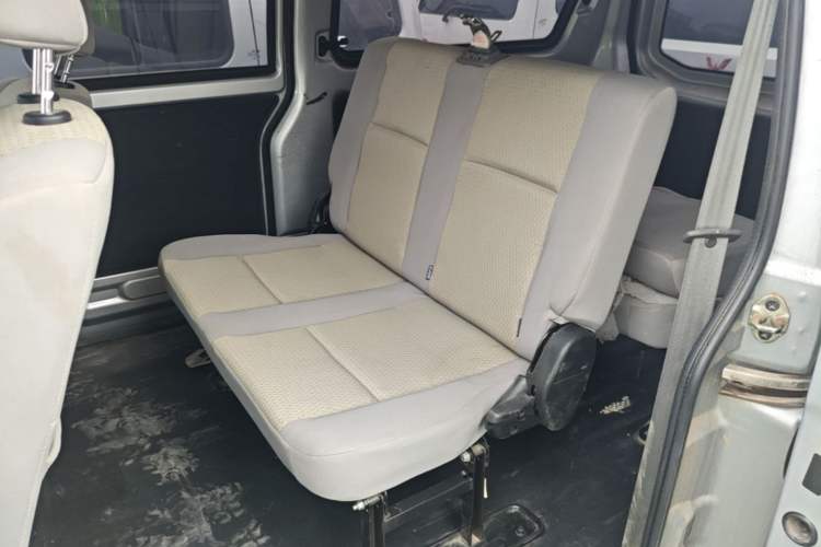 Used Jinbei Hiace X30 2023 1.5L Super-Comfortable Passenger Van 5/6/7-Seater Non-Air-Conditioned Version Model SWC15M Left Rear Seat
