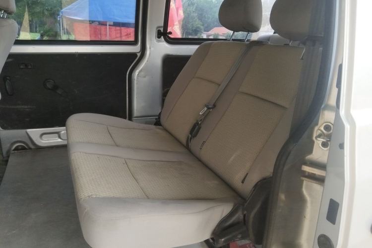 Used Jinbei Hiace X30 2023 1.5L Super-Comfortable Passenger Van 5/6/7-Seater Non-Air-Conditioned Version Model SWC15M Left Rear Seat