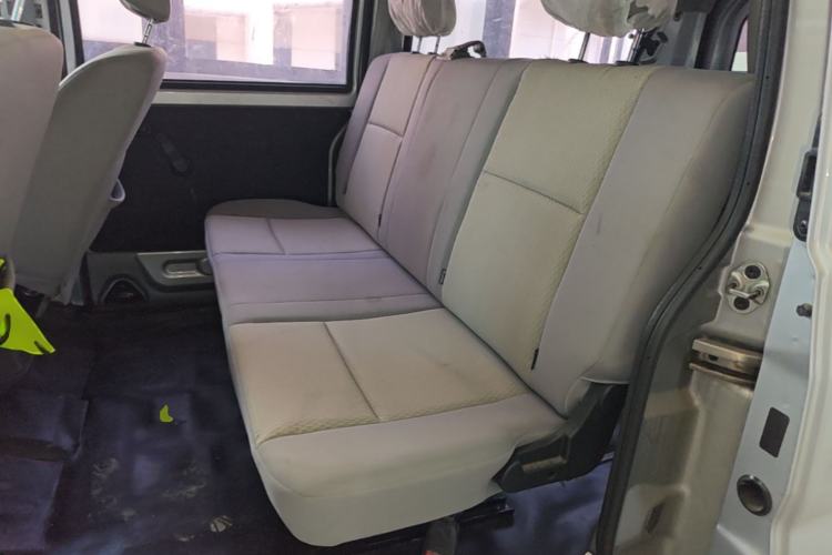 Used Jinbei Hiace X30 2023 1.5L Super-Comfortable Passenger Van 5/6/7-Seater Non-Air-Conditioned Version Model SWC15M Left Rear Seat