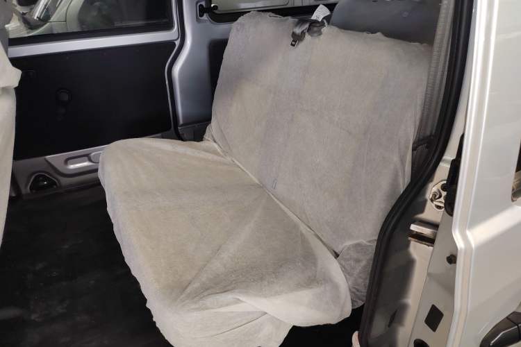 Used Jinbei Hiace X30 2023 1.5L Super-Comfortable Passenger Van 5/6/7-Seater Non-Air-Conditioned Version Model SWC15M Left Rear Seat