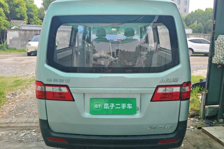 Used Jinbei Hiace X30 2023 1.5L Super-Comfortable Passenger Van 5/6/7-Seater Non-Air-Conditioned Version Model SWC15M Rear
