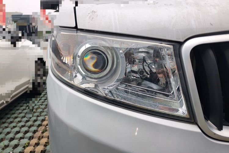 Used Jinbei Hiace X30 2023 1.5L Super-Comfortable Passenger Van 5/6/7-Seater Non-Air-Conditioned Version Model SWC15M Right Front Headlight