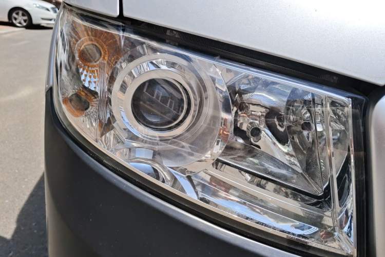 Used Jinbei Hiace X30 2023 1.5L Super-Enjoyment Van 2/5 Seats Non-Air-Conditioned Version SWC15M Right Front Headlight