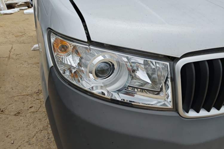 Used Jinbei Hiace X30 2023 1.5L Wealthy-Style Passenger Van 5/6/7-Seater Non-Air-Conditioned Version SWC15M Right Front Headlight