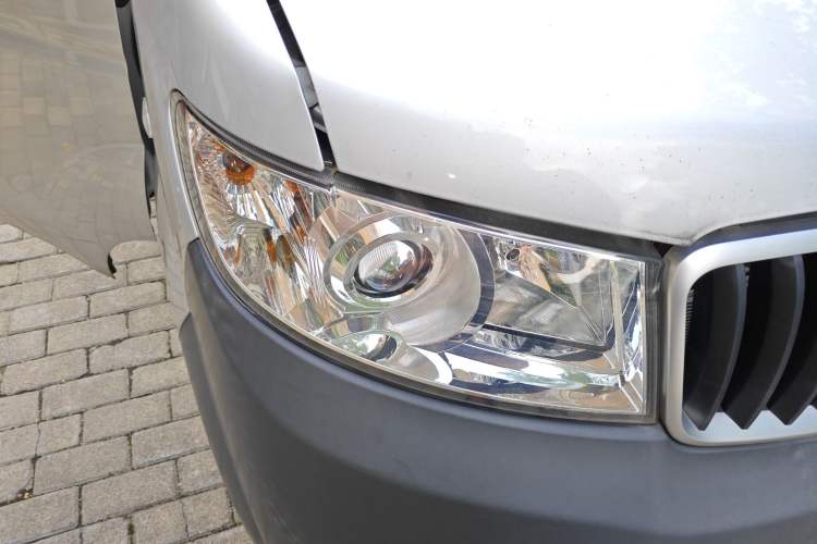 Used Jinbei Hiace X30 2023 1.5L Super-Comfortable Passenger Van 5/6/7-Seater Non-Air-Conditioned Version Model SWC15M Right Front Headlight