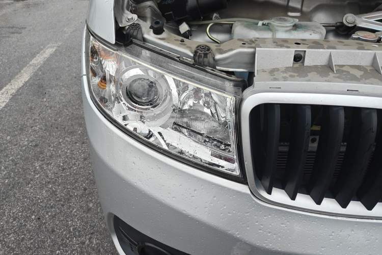 Used Jinbei Hiace X30 2023 1.5L Super-Comfortable Passenger Van 5/6/7-Seater Non-Air-Conditioned Version Model SWC15M Right Front Headlight