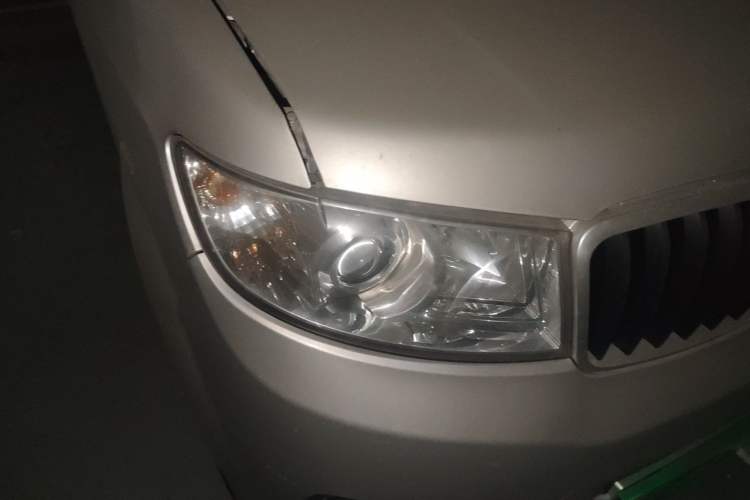 Used Jinbei Hiace X30 2023 1.5L Super-Comfortable Passenger Van 5/6/7-Seater Non-Air-Conditioned Version Model SWC15M Right Front Headlight