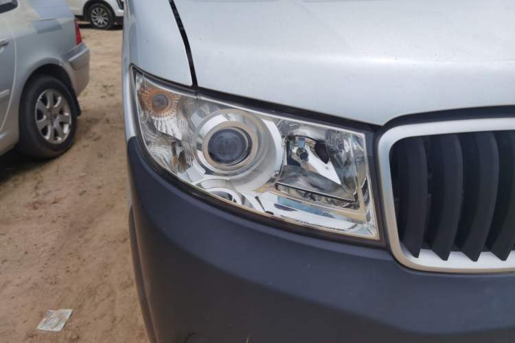 Used Jinbei Hiace X30 2023 1.5L Super-Enjoyment Van 2/5 Seats Non-Air-Conditioned Version SWC15M Right Front Headlight