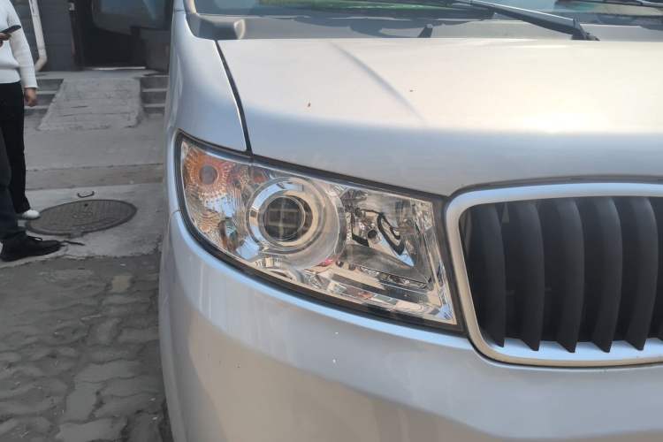 Used Jinbei Hiace X30 2023 1.5L Wealthy-Style Passenger Van 5/6/7-Seater Non-Air-Conditioned Version SWC15M Right Front Headlight