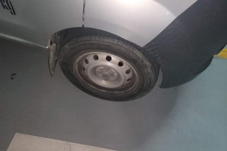Used Jinbei Hiace X30 2023 1.5L Super-Enjoyment Van 2/5 Seats Non-Air-Conditioned Version SWC15M Right Front Wheel Hub