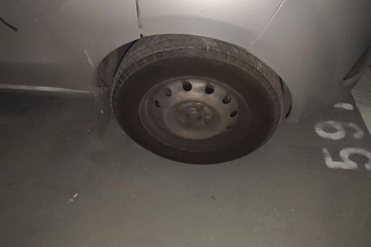 Used Jinbei Hiace X30 2023 1.5L Super-Comfortable Passenger Van 5/6/7-Seater Non-Air-Conditioned Version Model SWC15M Right Front Wheel Hub