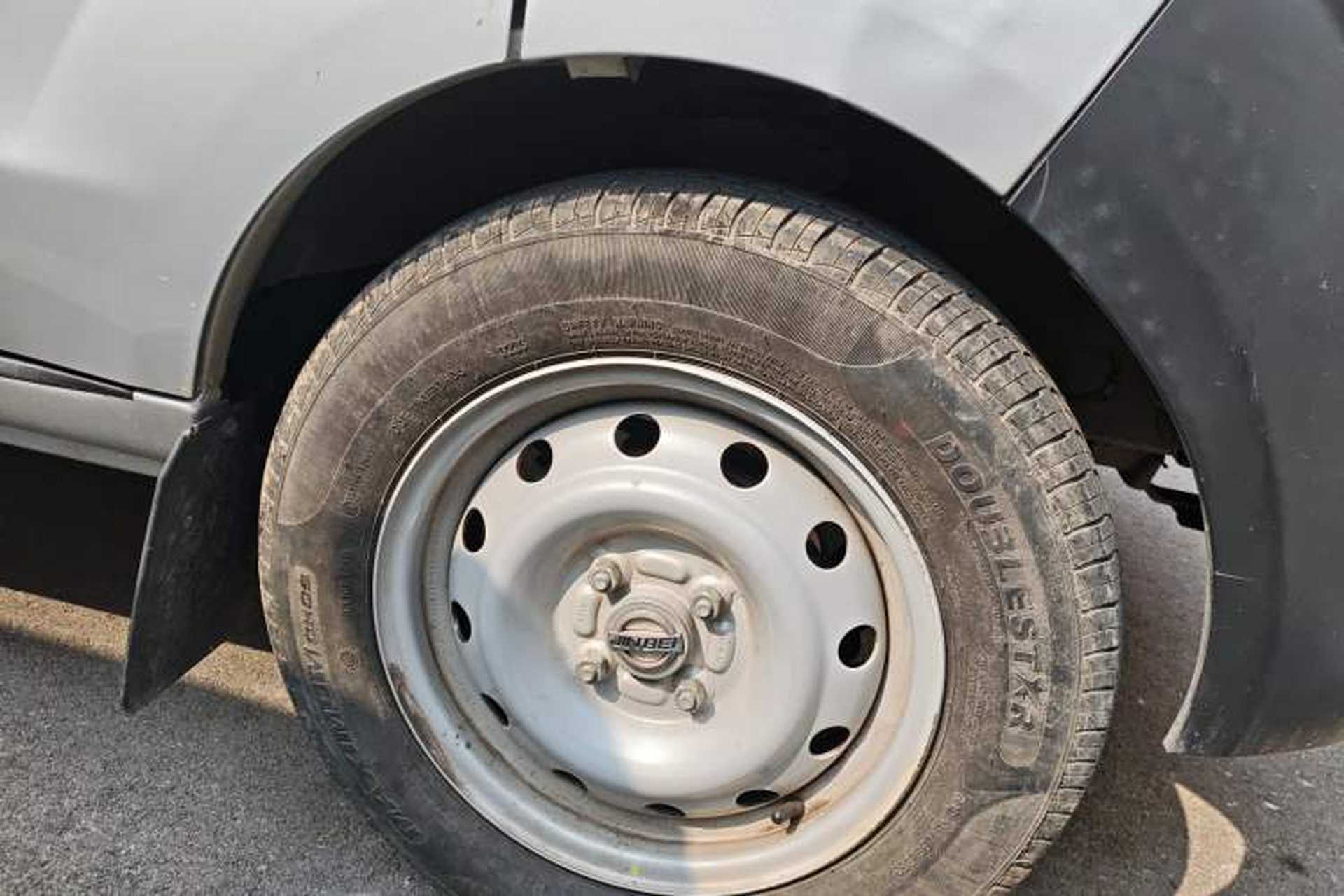 Used Jinbei Hiace X30 2023 1.5L Super-Comfortable Passenger Van 5/6/7-Seater Non-Air-Conditioned Version Model SWC15M Right Front Wheel Hub