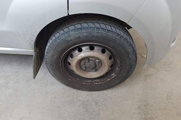 Used Jinbei Hiace X30 2023 1.5L Super-Comfortable Passenger Van 5/6/7-Seater Non-Air-Conditioned Version Model SWC15M Right Front Wheel Hub