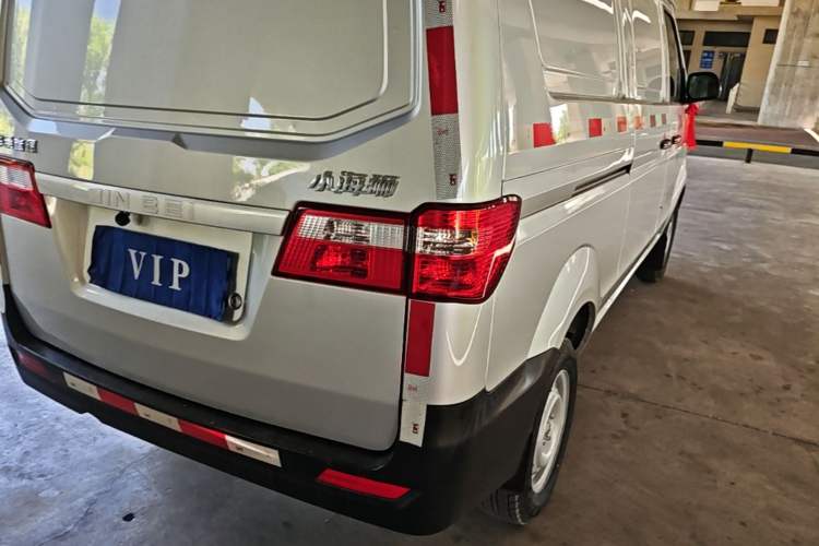 Used Jinbei Hiace X30 2023 1.5L Super-Enjoyment Van 2/5 Seats Non-Air-Conditioned Version SWC15M Right Rear Taillight