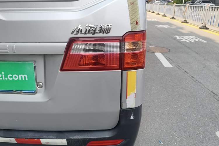 Used Jinbei Hiace X30 2023 1.5L Super-Enjoyment Van 2/5 Seats Non-Air-Conditioned Version SWC15M Right Rear Taillight
