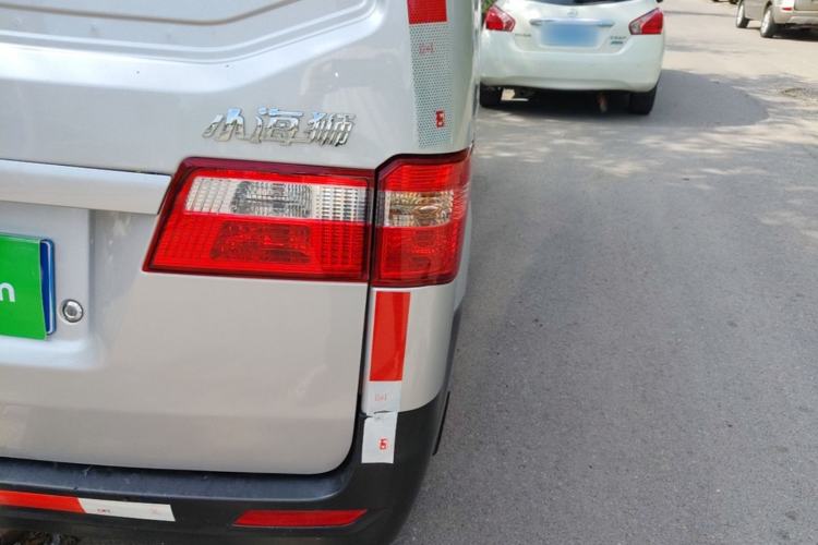 Used Jinbei Hiace X30 2023 1.5L Super-Enjoyment Van 2/5 Seats Non-Air-Conditioned Version SWC15M Right Rear Taillight