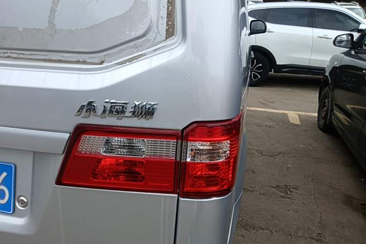Used Jinbei Hiace X30 2023 1.5L Super-Enjoyment Van 2/5 Seats Non-Air-Conditioned Version SWC15M Right Rear Taillight