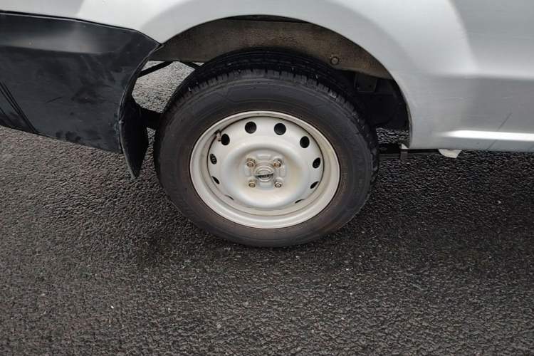Used Jinbei Hiace X30 2023 1.5L Super-Enjoyment Van 2/5 Seats Non-Air-Conditioned Version SWC15M Right Rear Wheel Hub