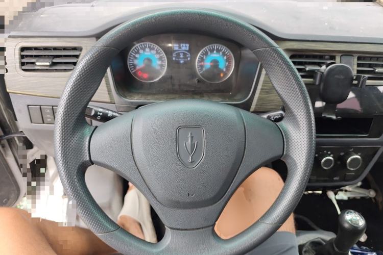 Used Jinbei Hiace X30 2023 1.5L Super-Comfortable Passenger Van 5/6/7-Seater Non-Air-Conditioned Version Model SWC15M Steering Wheel