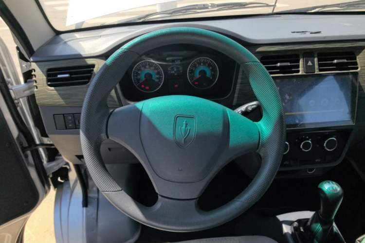 Used Jinbei Hiace X30 2023 1.5L Super-Comfortable Passenger Van 5/6/7-Seater Non-Air-Conditioned Version Model SWC15M Steering Wheel