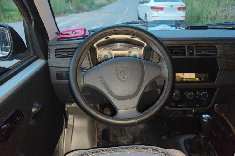 Used Jinbei Hiace X30 2023 1.5L Super-Comfortable Passenger Van 5/6/7-Seater Non-Air-Conditioned Version Model SWC15M Steering Wheel