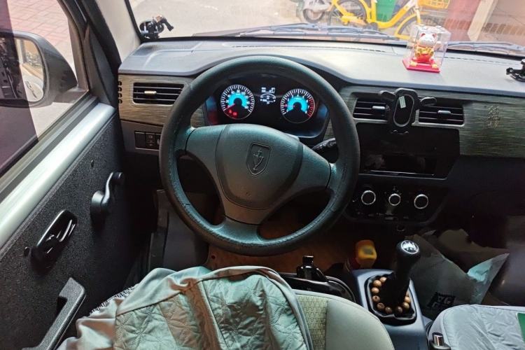 Used Jinbei Hiace X30 2023 1.5L Super-Comfortable Passenger Van 5/6/7-Seater Non-Air-Conditioned Version Model SWC15M Steering Wheel