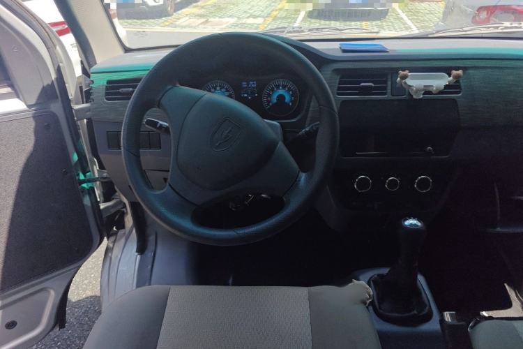 Used Jinbei Hiace X30 2023 1.5L Super-Comfortable Passenger Van 5/6/7-Seater Non-Air-Conditioned Version Model SWC15M Steering Wheel