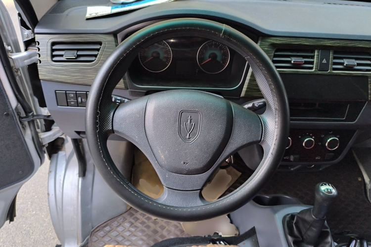 Used Jinbei Hiace X30 2023 1.5L Super-Comfortable Passenger Van 5/6/7-Seater Non-Air-Conditioned Version Model SWC15M Steering Wheel