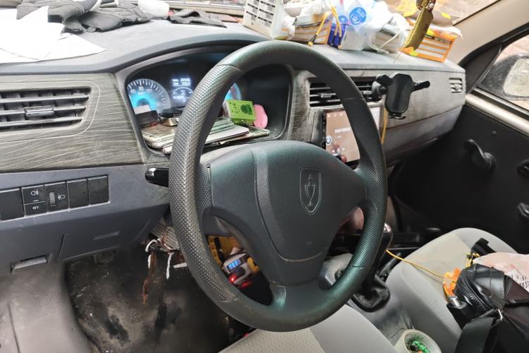 Used Jinbei Hiace X30 2023 1.5L Super-Comfortable Passenger Van 5/6/7-Seater Non-Air-Conditioned Version Model SWC15M Steering Wheel