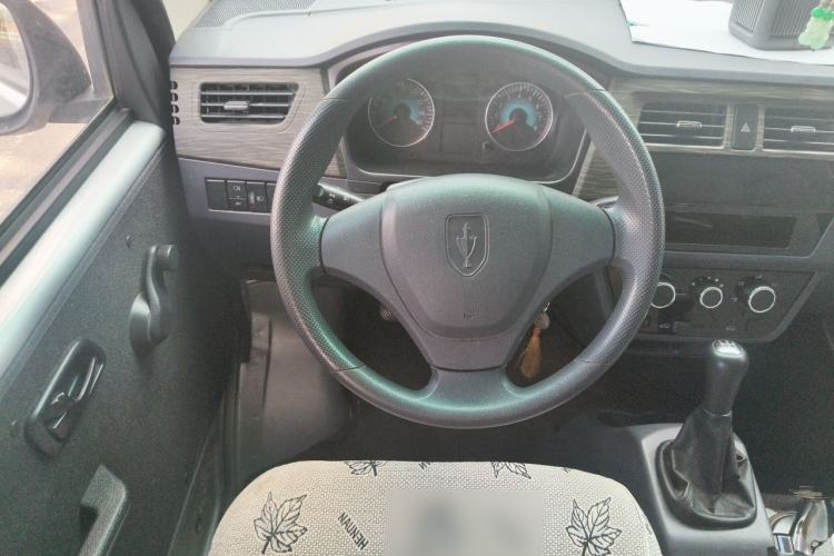 Used Jinbei Hiace X30 2023 1.5L Super-Comfortable Passenger Van 5/6/7-Seater Non-Air-Conditioned Version Model SWC15M Steering Wheel