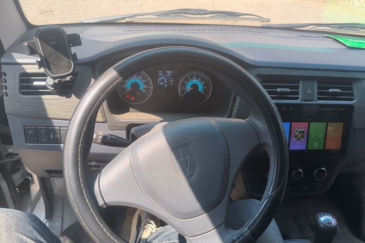Used Jinbei Hiace X30 2023 1.5L Wealthy-Style Passenger Van 5/6/7-Seater Non-Air-Conditioned Version SWC15M Steering Wheel