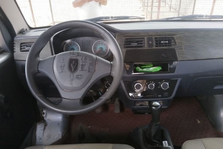 Used Jinbei Hiace X30 2023 1.5L Super-Comfortable Passenger Van 5/6/7-Seater Non-Air-Conditioned Version Model SWC15M Steering Wheel