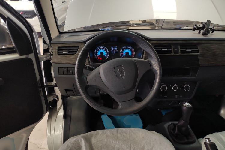 Used Jinbei Hiace X30 2023 1.5L Super-Comfortable Passenger Van 5/6/7-Seater Non-Air-Conditioned Version Model SWC15M Steering Wheel