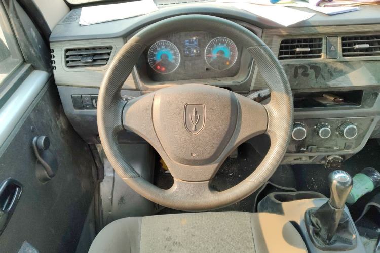 Used Jinbei Hiace X30 2023 1.5L Super-Comfortable Passenger Van 5/6/7-Seater Non-Air-Conditioned Version Model SWC15M Steering Wheel