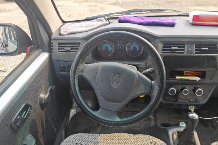 Used Jinbei Hiace X30 2023 1.5L Super-Comfortable Passenger Van 5/6/7-Seater Non-Air-Conditioned Version Model SWC15M Steering Wheel