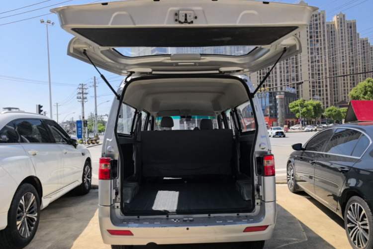 Used Jinbei Hiace X30 2023 1.5L Super-Comfortable Passenger Van 5/6/7-Seater Non-Air-Conditioned Version Model SWC15M Trunk