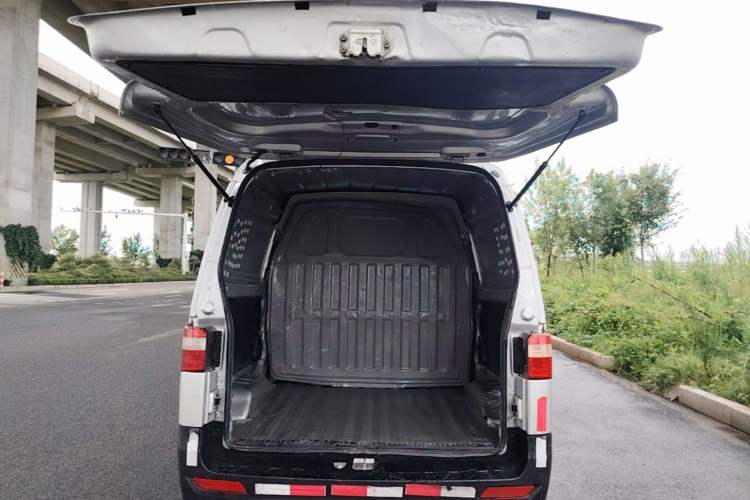 Used Jinbei Hiace X30 2023 1.5L Super-Enjoyment Van 2/5 Seats Non-Air-Conditioned Version SWC15M Trunk