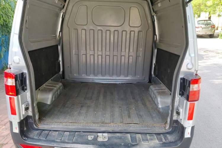 Used Jinbei Hiace X30 2023 1.5L Super-Enjoyment Van 2/5 Seats Non-Air-Conditioned Version SWC15M Trunk