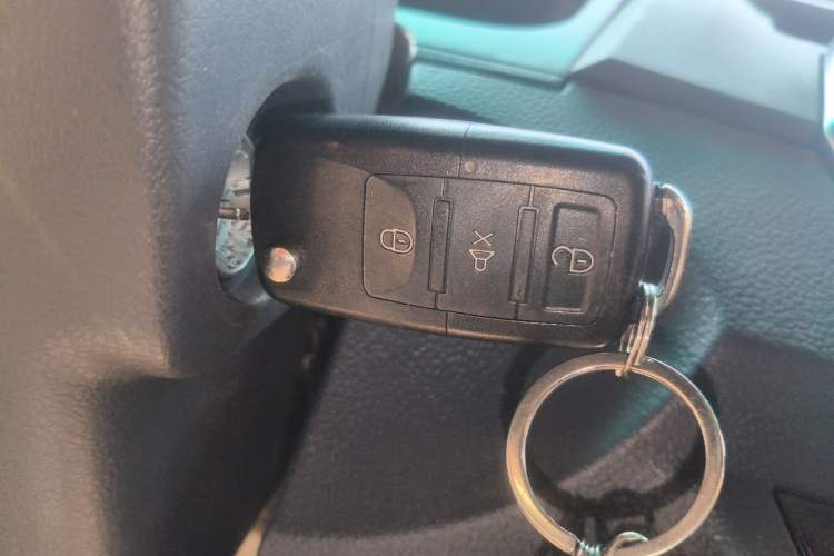Used Jinbei Hiace X30 2023 1.5L Wealthy-Style Passenger Van 5/6/7-Seater Non-Air-Conditioned Version SWC15M Vehicle Key