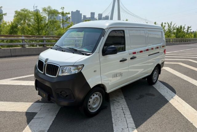Used Jinbei Hiace X30 2023 1.5L Super-Enjoyment Van 2/5 Seats Non-Air-Conditioned Version SWC15M
